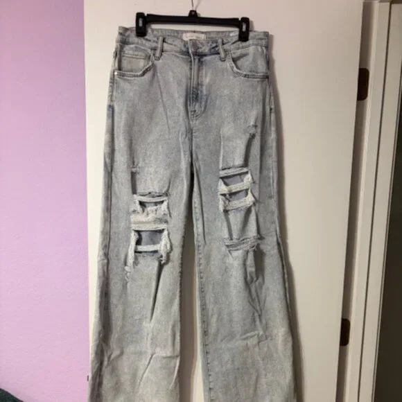 RISEN JEANS High Rise Distressed Knee, Relax Fit Flare Jean (13/31) Light Wash - Picture 1 of 10